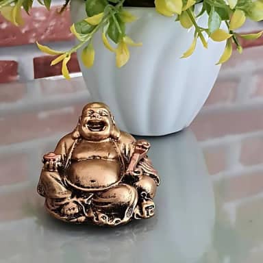 Buda Chinês Sorridente Fortuna Riqueza Dourado Resina 5 Cm