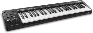 M-Audio Keystation 49 MK3 - Controlador de Teclado MIDI USB com Ação de Sintetizador, 49 Teclas, Controles Atribuíveis, Rodas de Pitch e Modulação e Software Incluído