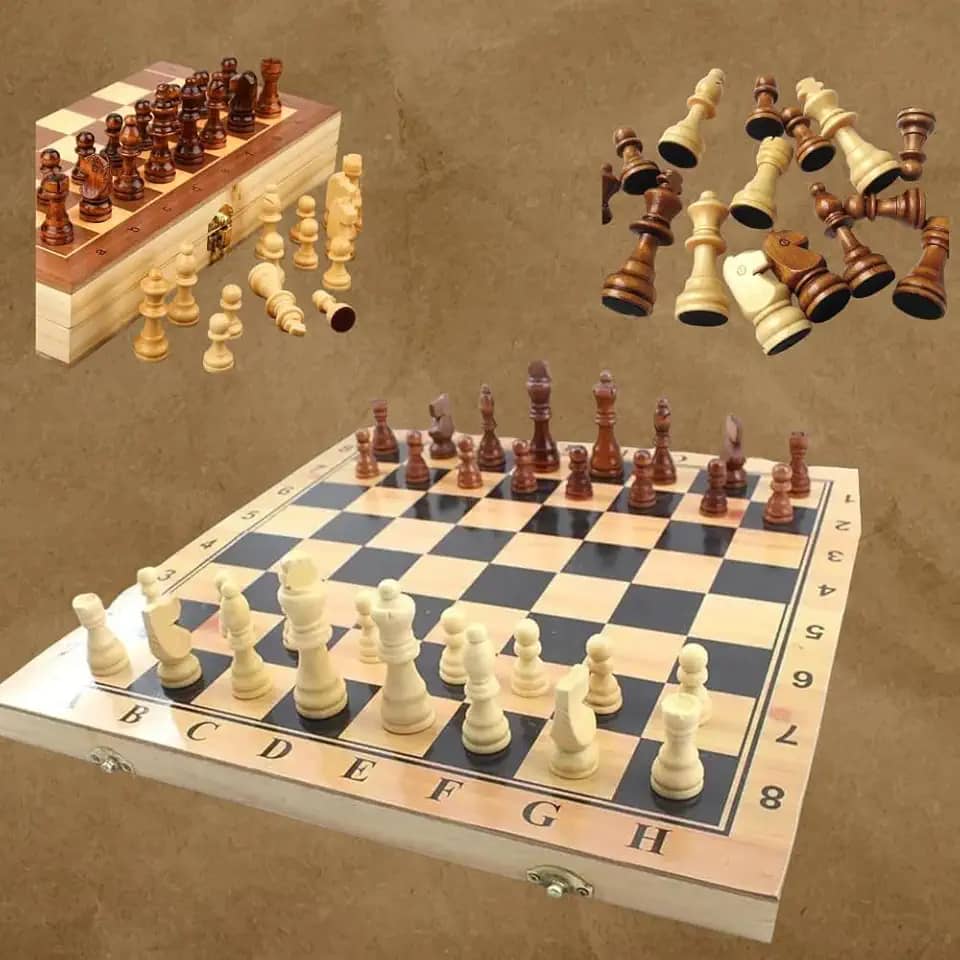 Jogo de Xadrez 3 em 1 de Luxo, Tabuleiro em Madeira Verniz 35X35cm de Damas e Gamão Magnético, Peças Magnéticas Resistentes