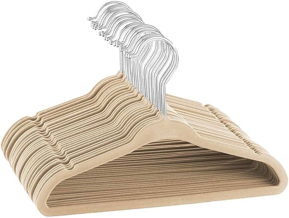 Kit com 10, 20, 30, 40, 50, 100 Unidades de Cabides de Veludo Adulto Slim Ultra fino Antiderrapante Roupas Gancho 360° Organizador Armário Closet Reforçado Multifuncional Não Escorrega (10, Bege/Nude)