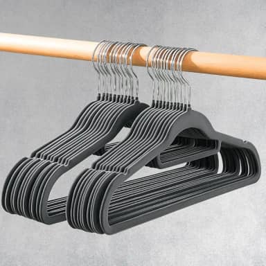 Cabide de Veludo Slim Adulto Cinza para Roupas, Kit com 20 Unidades, 42 cm x 22,5 cm, Ultrafino Antideslizante para Roupas Delicadas e Organização de Closet