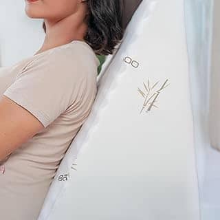 Encosto Anatômico Triangular de Espuma Poliuretano – Almofada Ergonômica com Capa Removível – Apoio para Costas e Pernas, Leitura, TV - Uso Terapêutico, Gestantes, Anti‑Varizes, Anti Refluxo