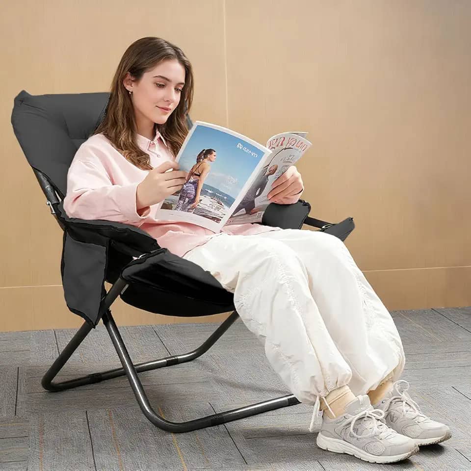 Poltrona Dobrável Reclinável 3 Posições - Caderia dobrável com braços de lazer estofada confortável portátil, com bolsa lateral e estrutura de metal resistente para sala de estar e varanda (Cor Preto)