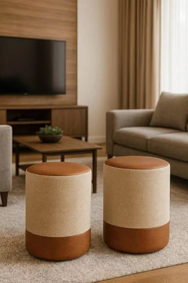 Kit 2 Puff Plus Banquinho Redondo Decorativo em Linho Base e Tampo Courino Bege/Caramelo - PC MÓVEIS