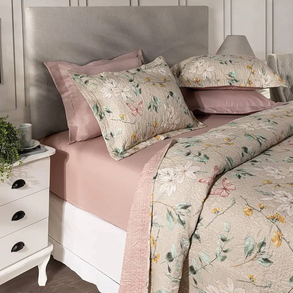 BEM CASA Kit Cobre Leito Colcha Boutis 3 Peças Matelado Ultrassônico Estampado Dupla Face Porta Travesseiro Aba Americana Micro Percal 150 Fios (Isabel Areia, Queen)