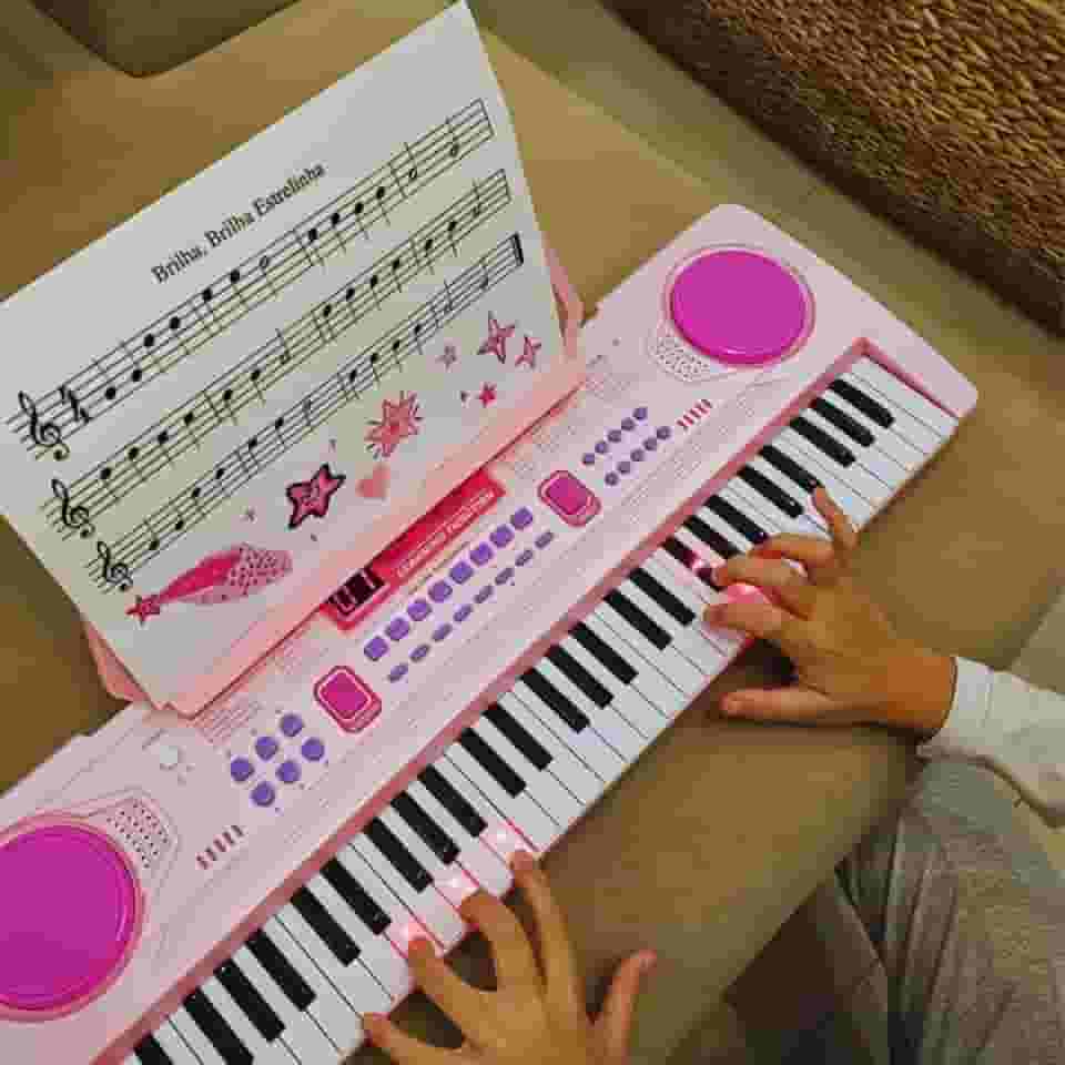 Teclado Musical Infantil Rosa Com Microfone suporte Partitura luminoso Recarregavel