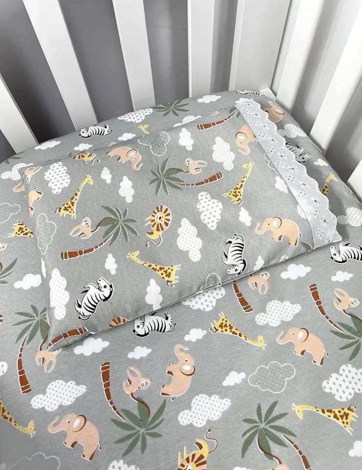 Jogo de Lençol 02 Peças Berço Americano 100% Algodão Estampado ou Liso (Safari Cinza)