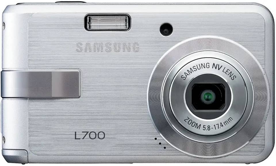 Samsung Câmera digital Digimax L700 7MP com zoom óptico de redução de vibração avançada de 3 x (prata)