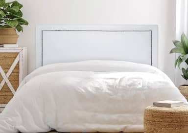 Cabeceira Casal Reta Luxo 140x60 Courino Branco - Tachas Fumê