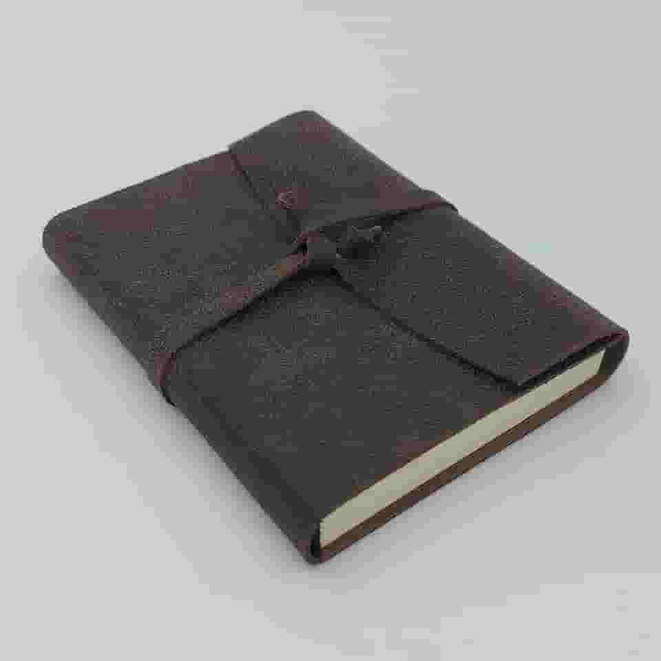 Diários de Viagem em Couro Caderno Médio (Marrom Café)