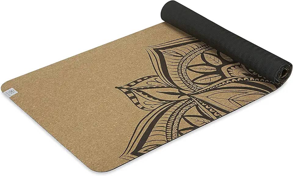 Tapete de ioga Gaiam Cork | Cortiça natural sustentável resiste a germes e odores | Base de borracha TPE não tóxica | Ótimo para yoga quente, pilates (68 pol. x 68 pol. x 5 mm de espessura)