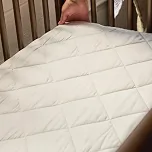 Protetor de colchão de berço orgânico de abacate — absorvente, respirável, lavável na máquina, feito com certificado seguro, algodão orgânico certificado GOTS, tamanho padrão de berço, 136 x 75 cm
