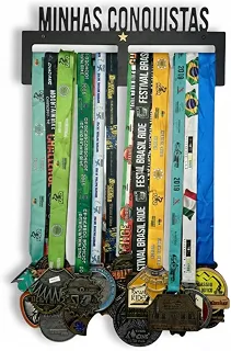 Quadro Porta Medalhas Grande para 30 Medalhes - Expositor Minhas Conquistas de MDF Preto e Acrílico Dourado