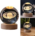 Luminária Bola de Cristal 3D LED USB com Base de Madeira - Abajur Decorativo de Mesa, Luz Noturna para Quarto, Sala e Escritório, Presente Criativo e Iluminação Ambiente - Amel (Saturno)