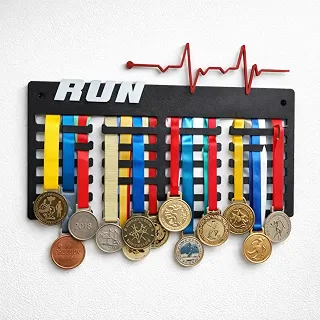 Porta Medalhas Corrida RUN de Parede, Suporte Organizador para Medalhas de Corredor, Maratona, Esportes e Provas, com 24 Ganchos, Bucha e Parafuso, Preto